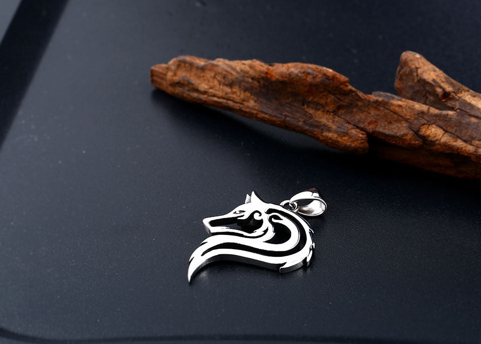 New design howling wolf necklace